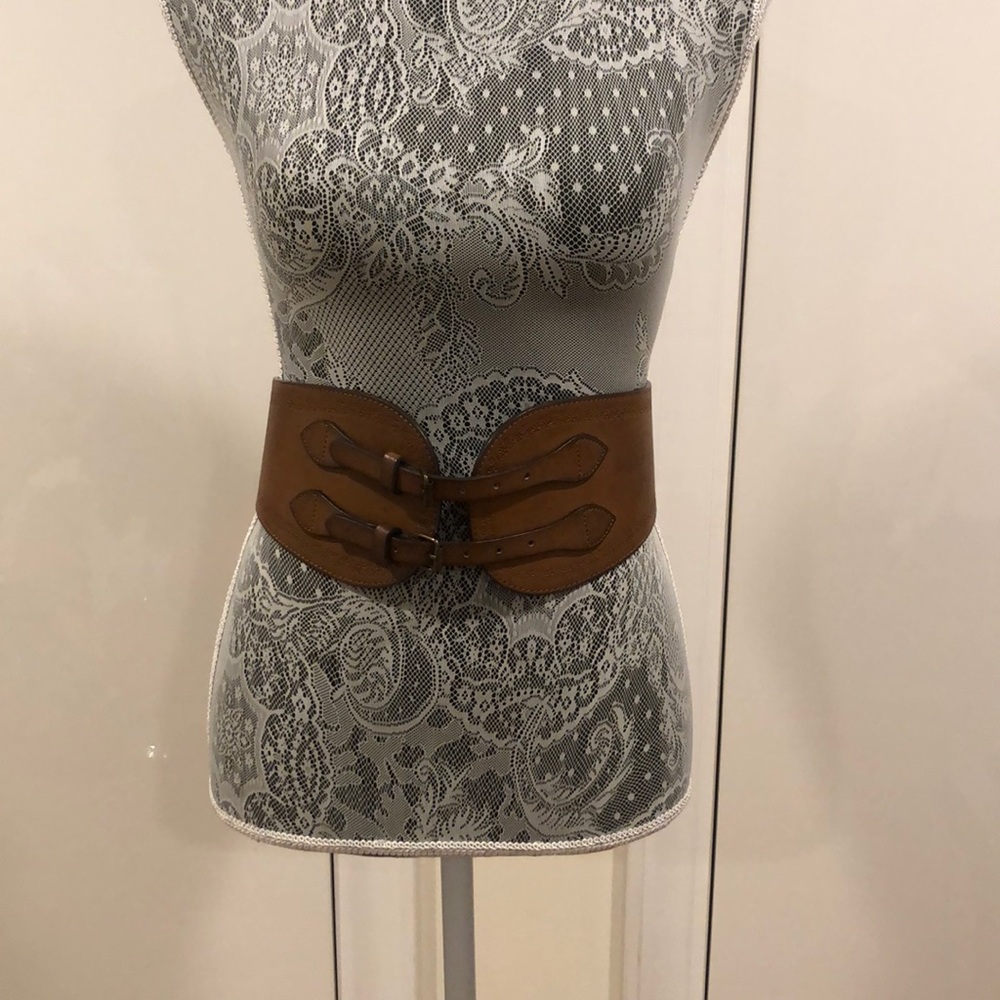 AdjustableTan belt. (Not leather)